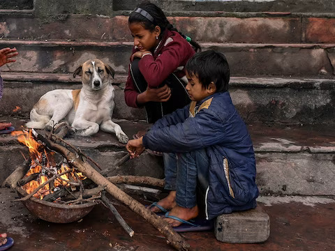 दिल्ली में पड़ेगी कड़ाके की ठंड, 6 डिग्री तक गिरेगा तापमान, बढ़ेगा कोहरा.