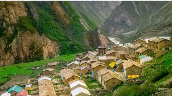 उत्तराखंड में मौसम के दो रंग, पहाड़ में ठंड – मैदान में तपन; पारा और चढ़ने के आसार