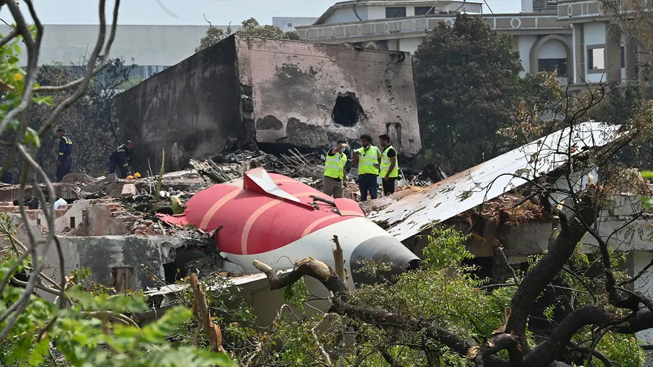 सुप्रीम कोर्ट ने DGCA से मांगा जवाब:- ‘एयर इंडिया क्रेश के शुरुआती जांच रिपोर्ट के कुछ पहलू गैरजिम्मेदाराना’
