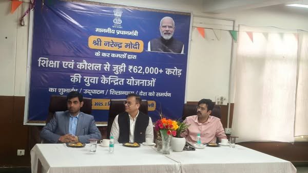 “उद्योग से जुड़ने को तैयार युवा: एनएसटीआई दीक्षांत समारोह में बंटे प्रमाण पत्र”