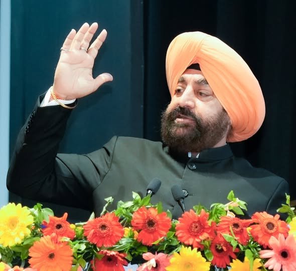 “राज्यपाल गुरमीत सिंह ने ‘हिन्द की चादरः एक सर्वोच्च बलिदान गाथा’ कार्यक्रम में भाग लिया, गुरु तेग बहादुर पर पुस्तक का विमोचन”