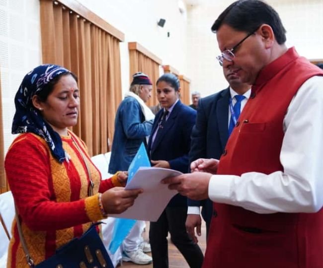 “जनता से सीधे संवाद में मुख्यमंत्री धामी, समस्याओं के समाधान को दिए त्वरित निर्देश”