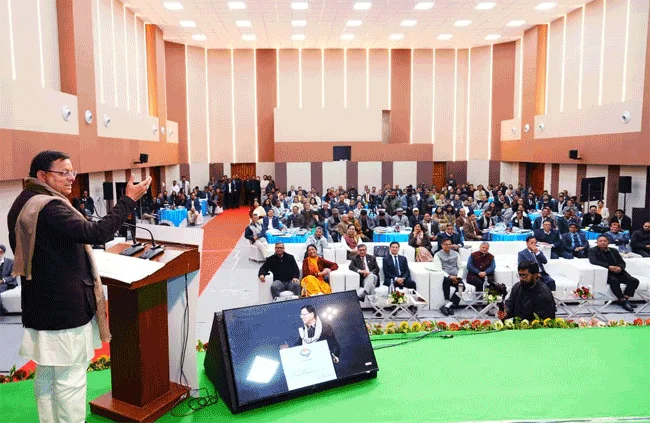 सीएम धामी ने चिंतन शिविर एवं डॉयलाग ऑन विजन 2047 में प्रशासनिक अधिकारियों को किया संबोधित