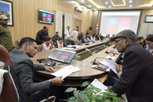 बुजर्ग दम्पति को पुत्रों ने घर निकाला बाहर, डीएम ने दर्ज करवाया भरणपोषण वाद;