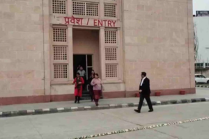 दून जिला न्यायालय को फिर बम से उड़ाने की धमकी, कोर्ट परिसर खाली कराया, बम निरोधक दस्ता टीम पहुंची.