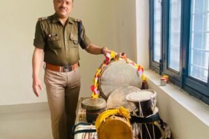 लोकगीतों से जागरूकता का संदेश दे रहे सब इंस्पेक्टर अनूप नयाल,