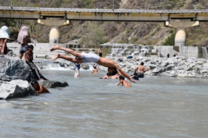 Uttarakhand Weather: मौसम का मिजाज बदला, अधिकतम तापमान 36 डिग्री सेल्सियस दर्ज; जानें डॉक्टरों की सलाह