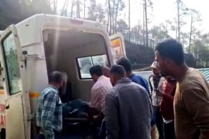अंतिम संस्कार के लिए शव को गांव लेकर आ रहा एम्बुलेंस गहरी खाई में गिरा, 3 लोगों की मौत, 3 गंभीर घायल