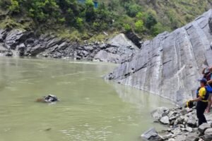 टिहरी गढ़वाल कार हादसा, अब तक 4 शव बरामद, 3 की तलाश जारी, राजस्थान से चारधाम यात्रा पर आए थे श्रद्धालु