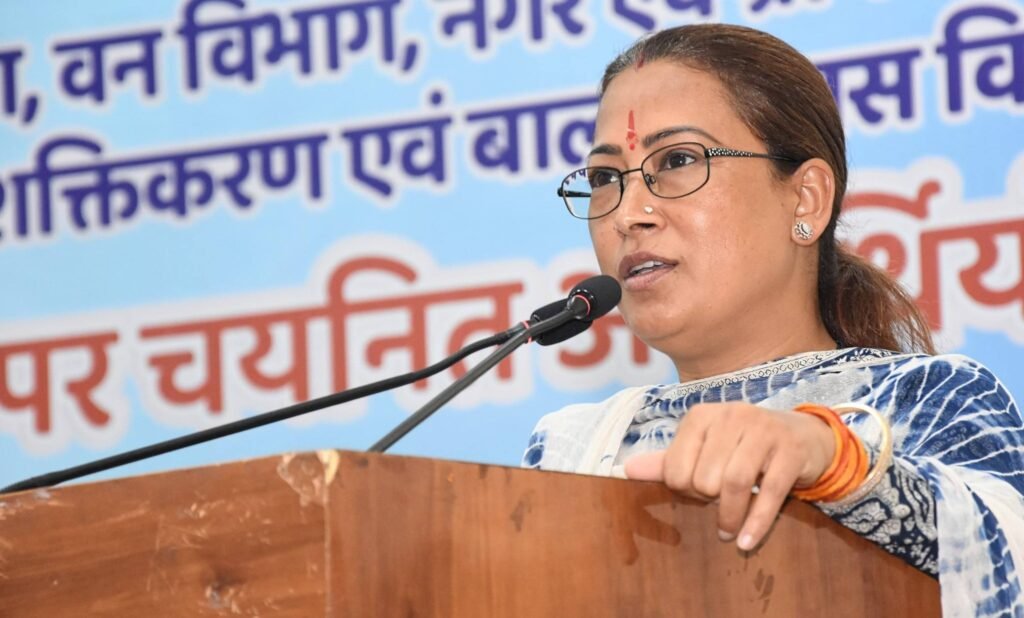 उत्तराखंड: मुख्यमंत्री आवास में नियुक्ति पत्र वितरण समारोह, 88 आंगनबाड़ी कार्यकर्ताओं को मिली पदोन्नति