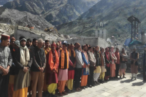 केदारनाथ आपदा की 13वीं बरसी पर धाम में हुई विशेष प्रार्थना, मौन रखकर दिवंगतों को दी श्रद्धांजलि
