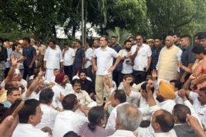 PMO के बाहर प्रदर्शन: राहुल गांधी, दूसरे कांग्रेस नेता रिहा, प्रियंका से मिलने थाने पहुंचीं सोनिया गांधी