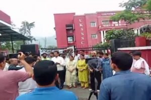 सहायक अध्यापक भर्ती पर गहराता विवाद, कोर्ट से लेकर सड़क तक पहुंचा मामला