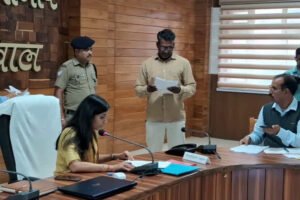 पौड़ी ब्लॉक में ग्राम प्रधान संगठन को लेकर छिड़ा विवाद, डीएम तक पहुंची फर्जी हस्ताक्षर की शिकायत