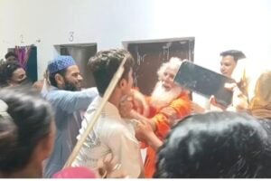 पिरान कलियर उर्स में युवती से छेड़छाड़, दो गुटों में हुई जमकर मारपीट, खूब चले लात-घूंसे