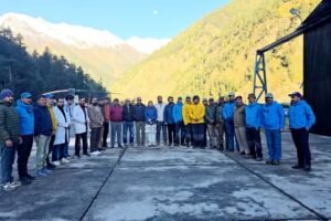 उत्तरकाशी: कालिंदी खाल में फंसे सभी 19 ट्रेकर्स का सफलतापूर्वक रेस्क्यू, बाकी के लिए बचाव अभियान जारी