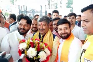 उत्तराखंड BJP राज्यसभा प्रत्याशी दिनेश आर्य ने किया नामांकन, सीएम धामी, महेंद्र भट्ट समेत विधायक रहे मौजूद